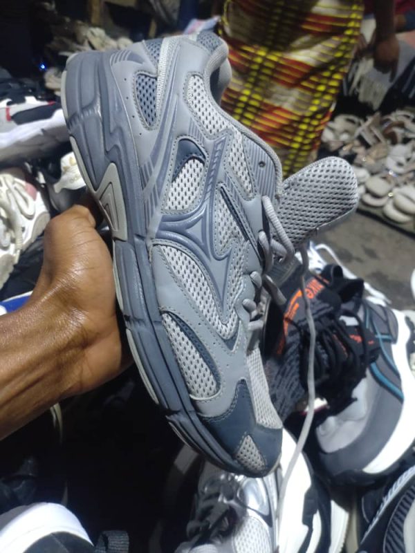 inkweto ya caguwa kuri 15k size 43 nkubashop