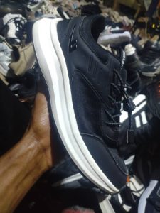 inkweto - ya caguwa kuri 16k size 41 nkubashop.com