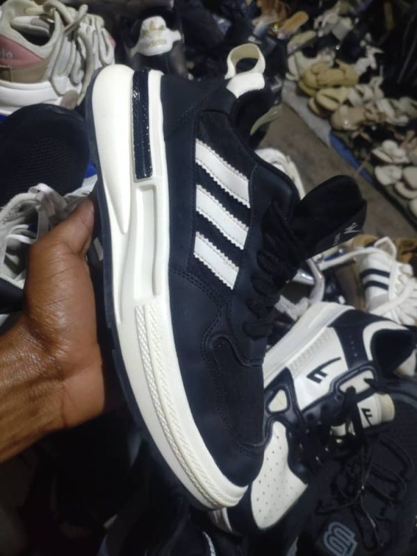 inkweto - ya caguwa kuri 15k size 41 nkubashop.com